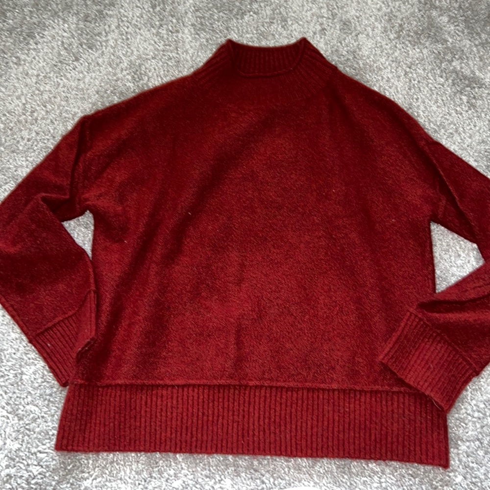 UNIVERSAL THREAD - maroon mock neck